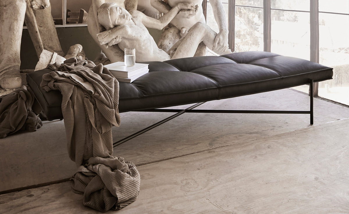 HANDVÄRK Daybed – minimalist Danish design daybed with a slim metal frame